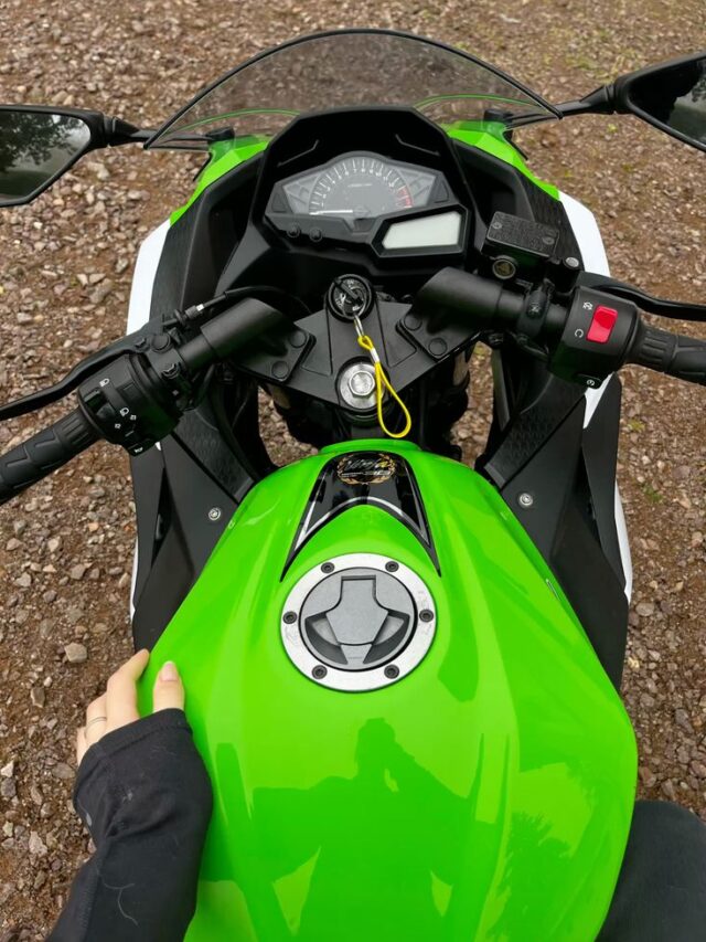 इतनी रफ्तार सिर्फ 300cc में? Kawasaki Ninja 300 ने उड़ा दिए होश!