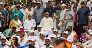 विपक्ष का हल्लबोल - फोटो : PTI